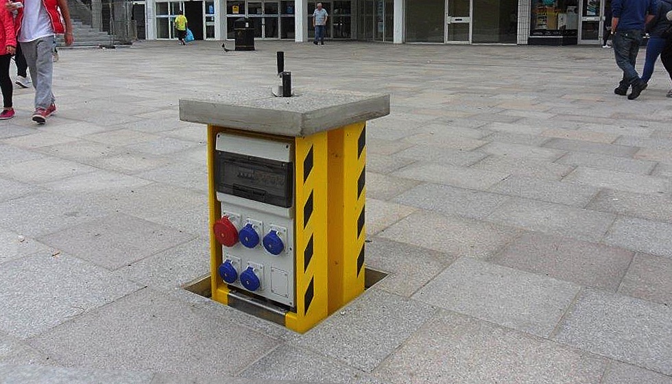 A pop up service unit installed at the Rivergate Centre, Irvine, which enables the shopping centre to host outdoor events all year round. 